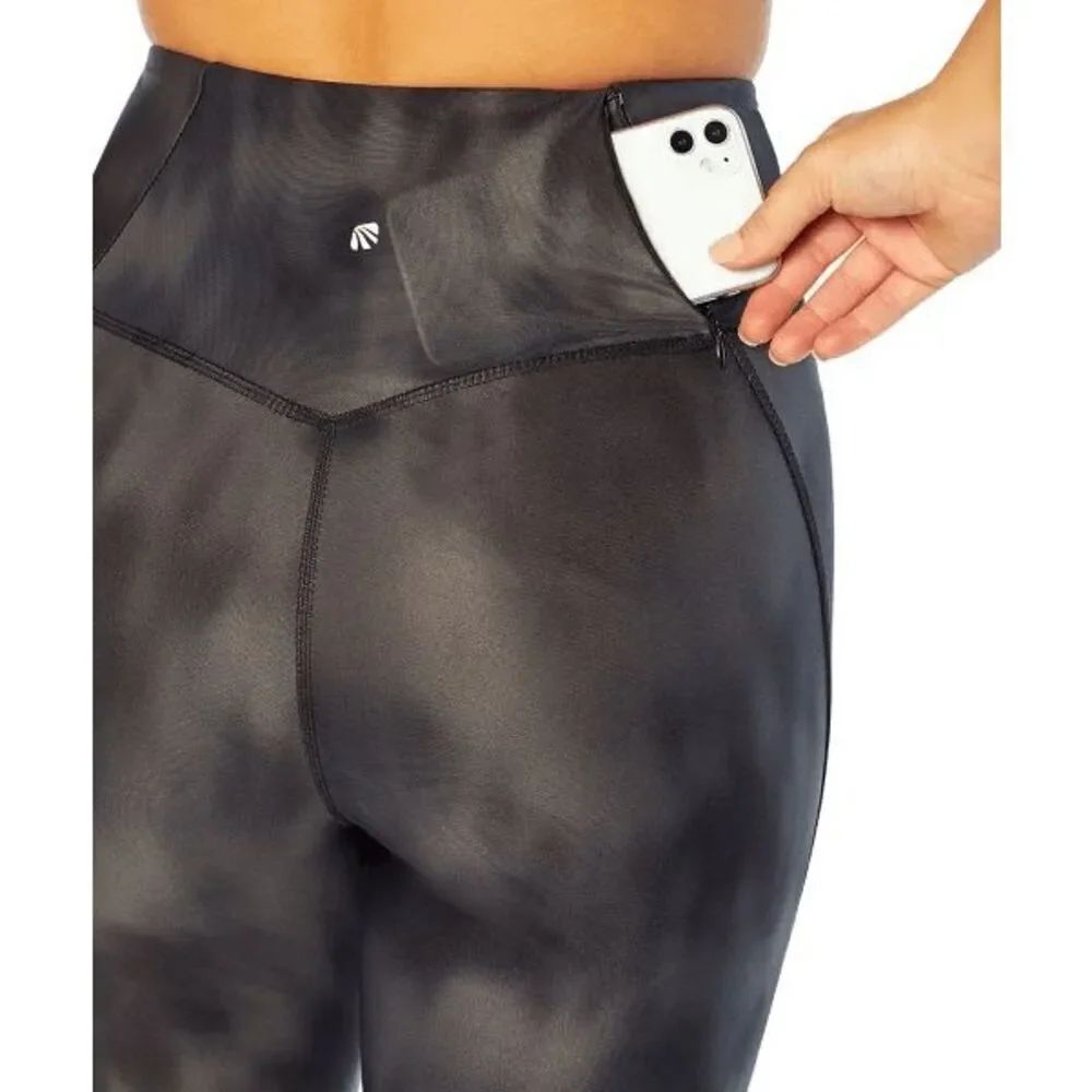 Marika Women's 27" Black Soft Focus Ikat Jade Pocket Leggings S